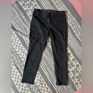 Black super skinny mid rise old navy jean